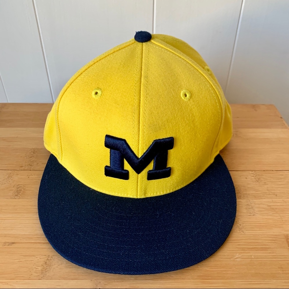Michigan Wolverines Mitchell & Ness Fitted Sz 7